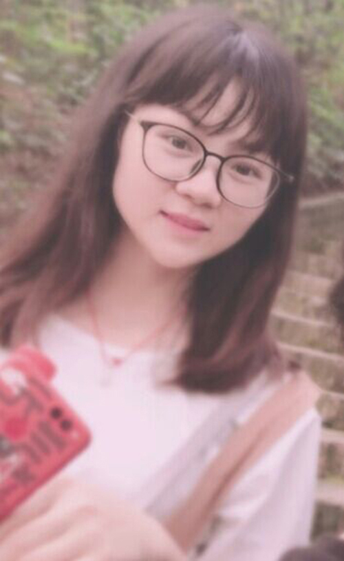 黄彩? style=